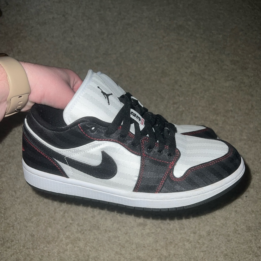 Jordan 1 Low SE White Black Gym Red - Women’s
